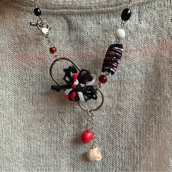 3x35$ 💀 Handmade - Skull short necklace ruban bead fabric - black white red - Picture 8 of 10